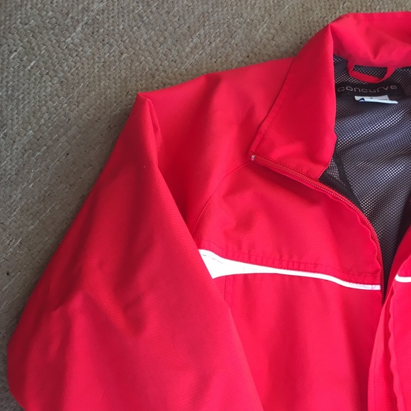 Red wind breaker - Picture 4 of 8
